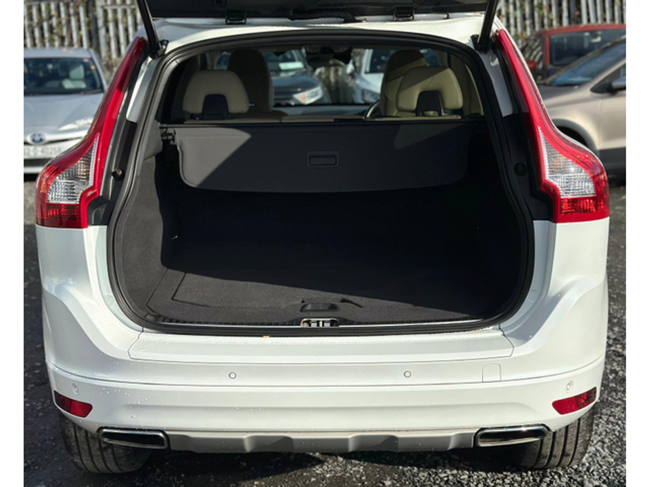 2017 Volvo XC60 - image 13