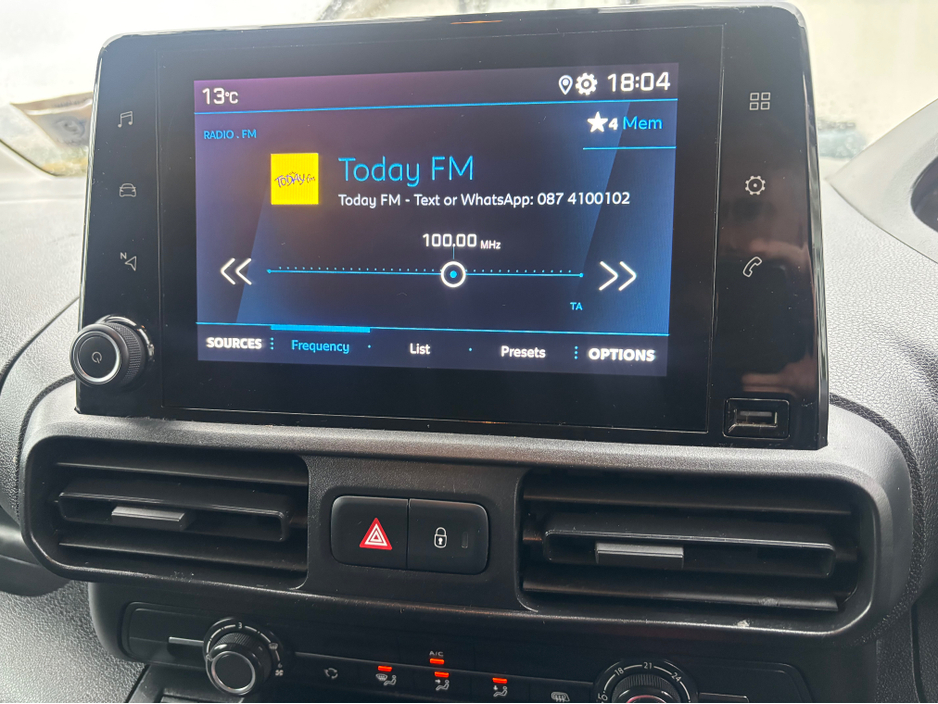 2021 Peugeot Partner - image 4