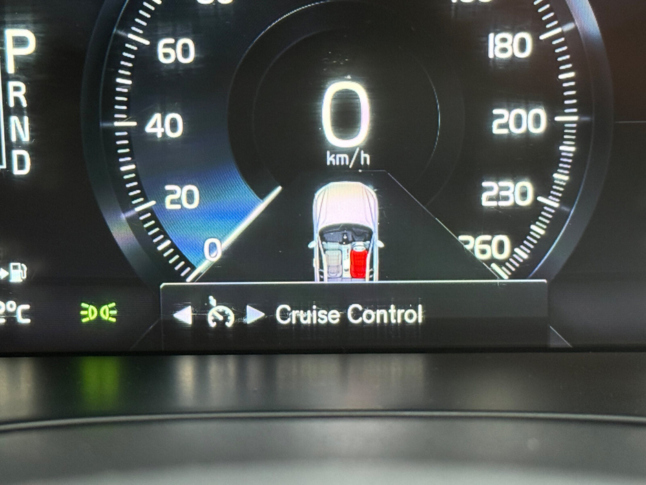 2018 Volvo XC60 - image 21