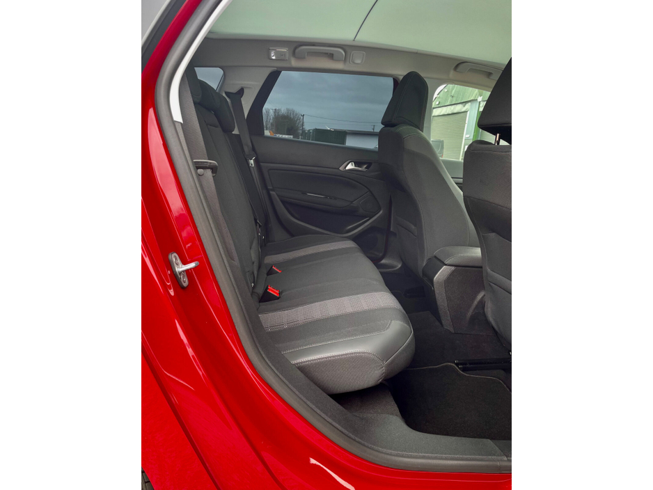 2018 Peugeot 308 - image 17