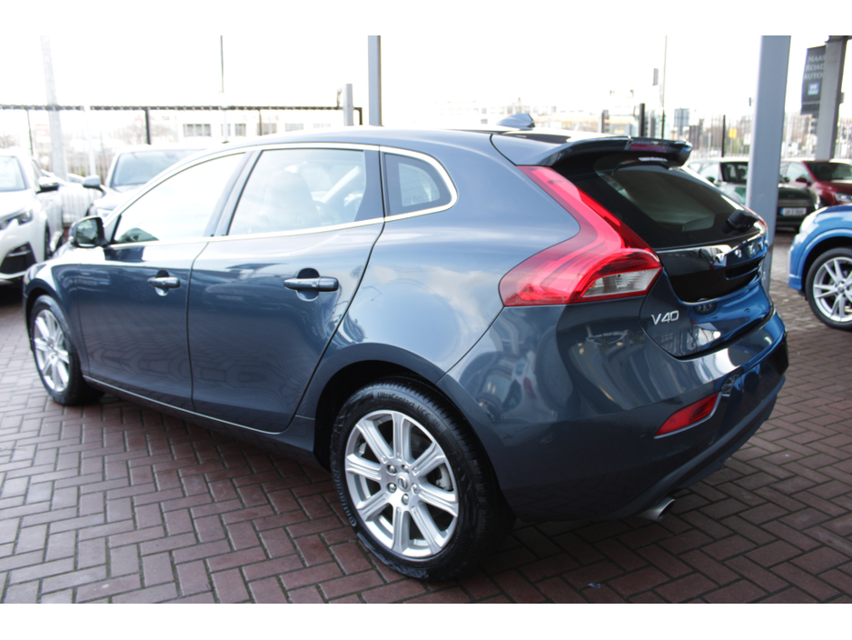2019 Volvo V40 2.0D4 INSCRIPTION 5DR HATCHBACK AUTO HUGE SPEC  // 1 OWNER CAR // AS NEW CONDITION THROUGHOUT // BUY WITH CONFIDENCE AA AND SIMI APPROVED DEALER 2026 // FINANCE ARRANGED // €19,950