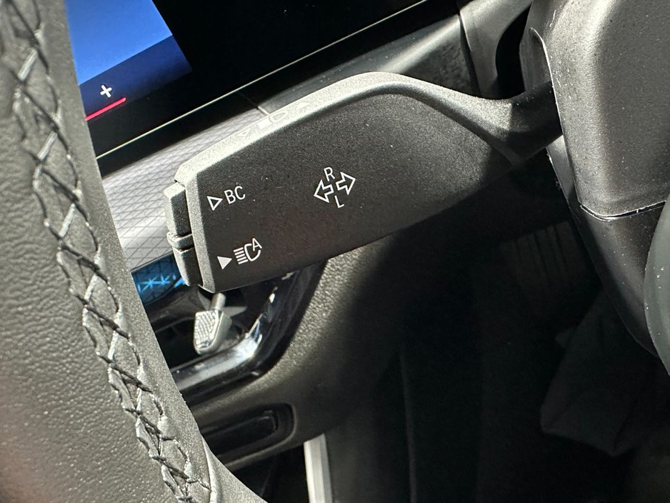 2025 BMW 3 Series - image 18