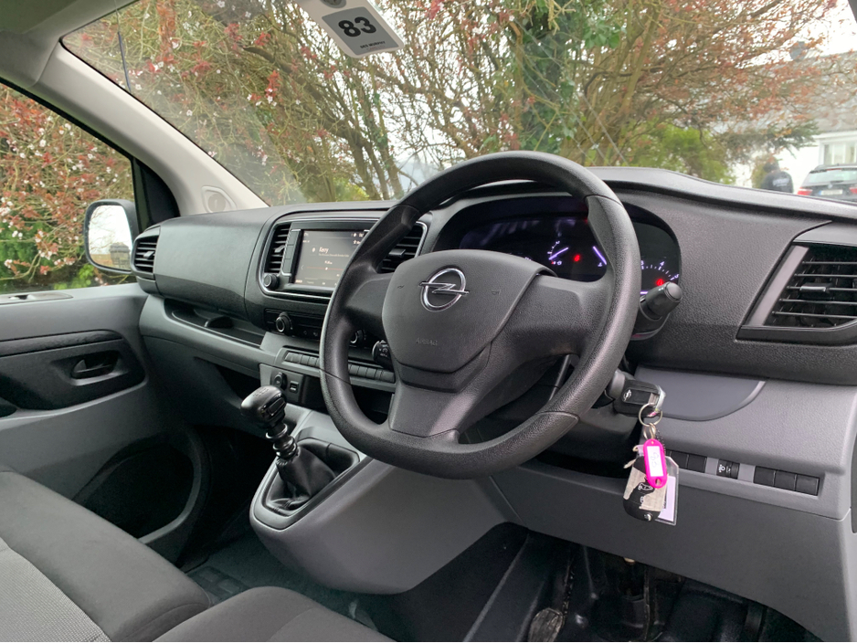 2022 Opel Vivaro - image 19