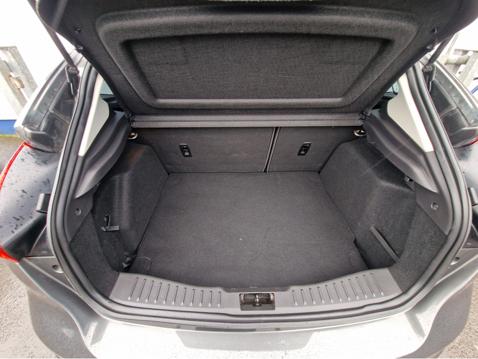 2016 Ford Focus - image 33