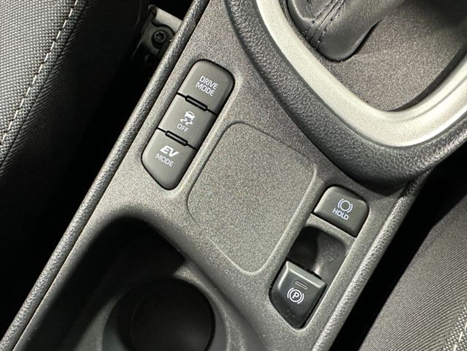 2021 Toyota Yaris - image 21