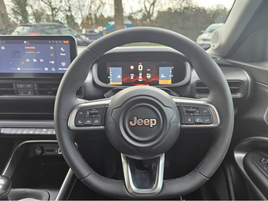 2025 Jeep Avenger - image 4