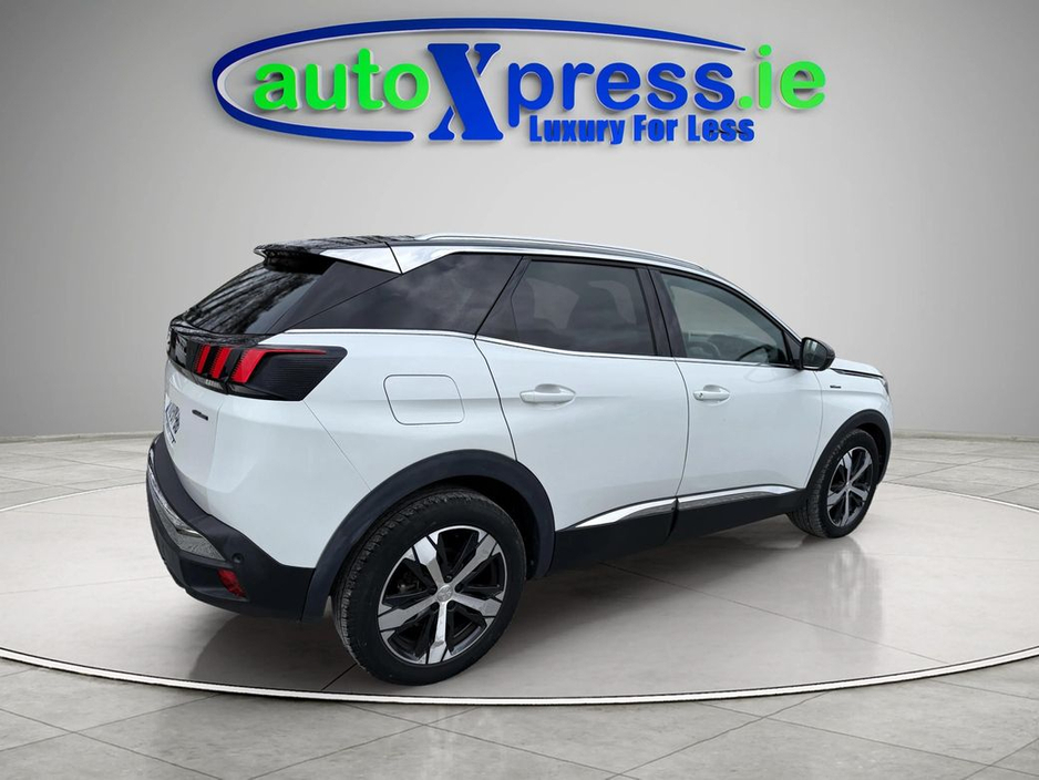 2017 Peugeot 3008 - image 5