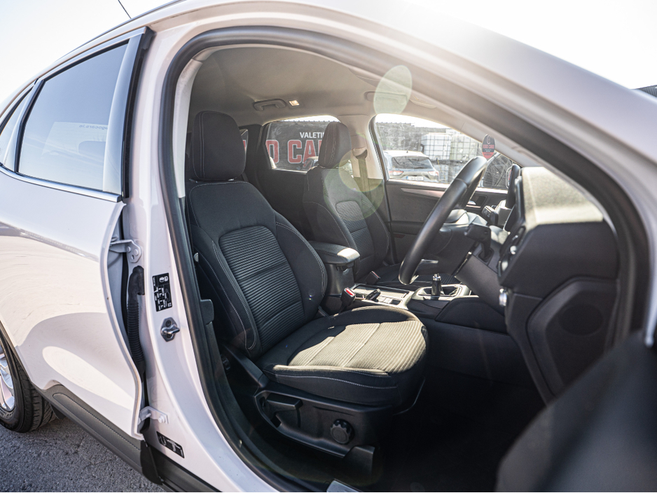 2020 Ford Kuga - image 17