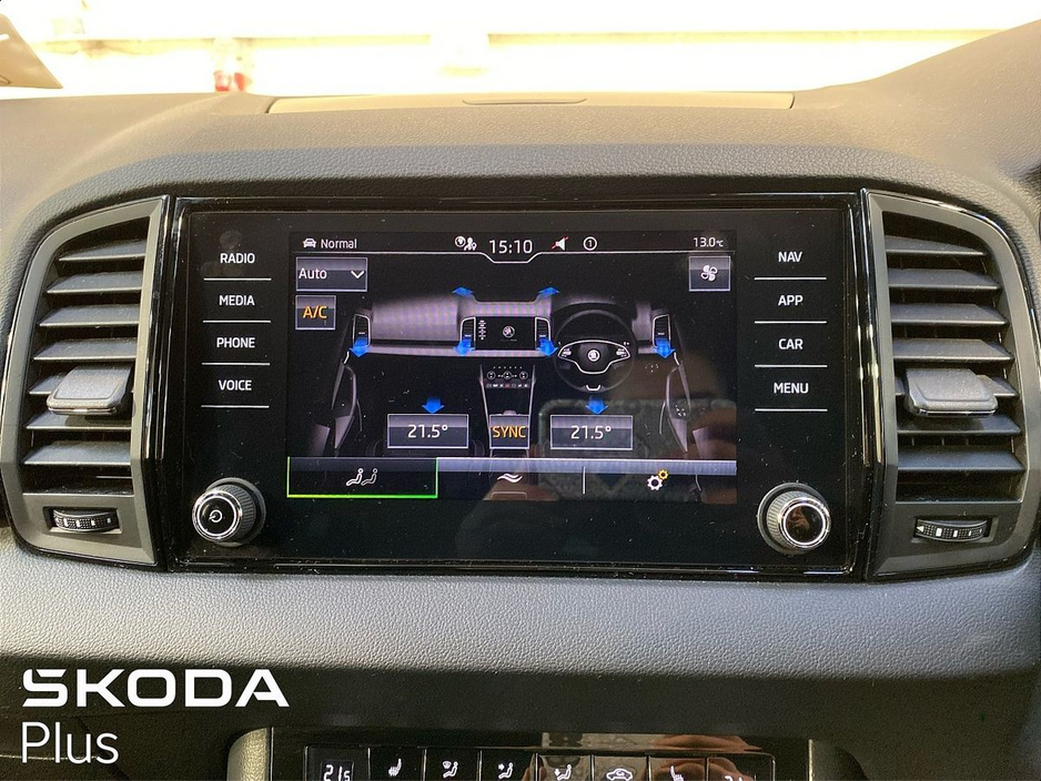 2022 Skoda Karoq - image 13