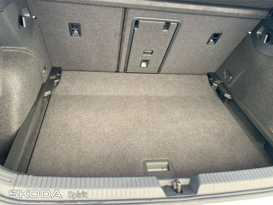 2023 Volkswagen Golf R-Line 1.5TSI 130bhp €31,950