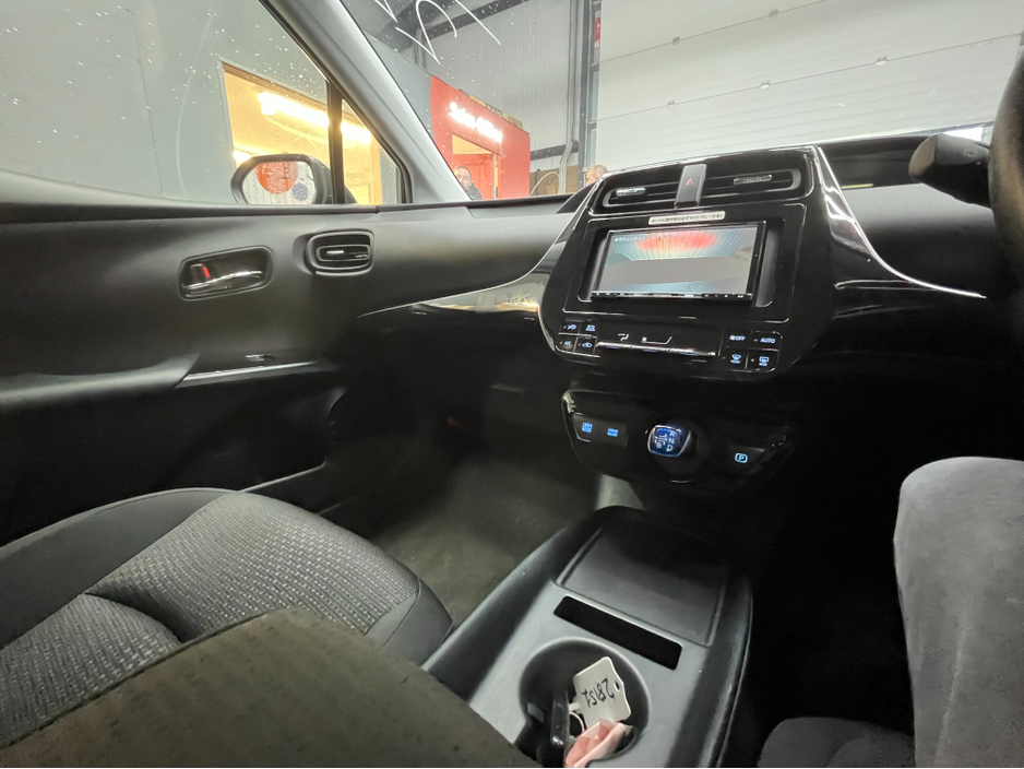 2022 Toyota Prius - image 15