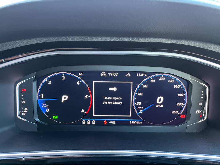 2023 Volkswagen T-Roc - image 23