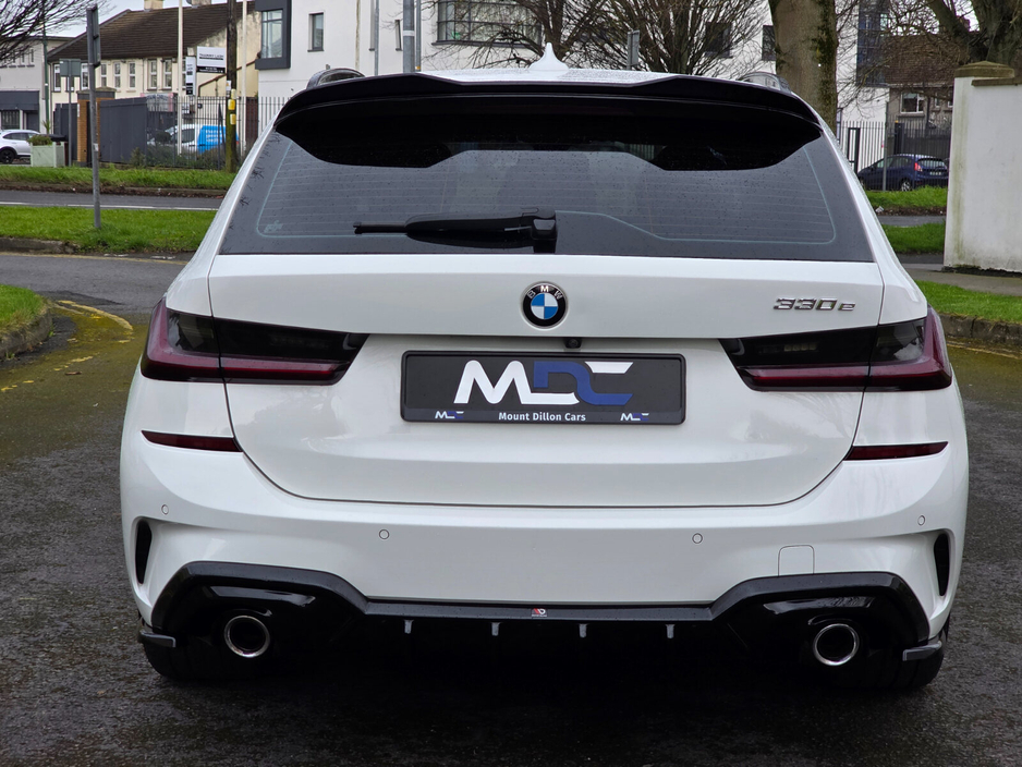 2021 BMW 3 Series - image 16