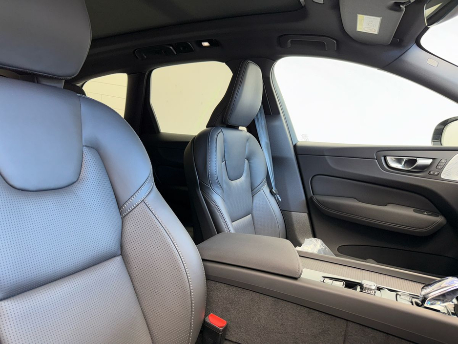 2026 Volvo XC60 - image 24