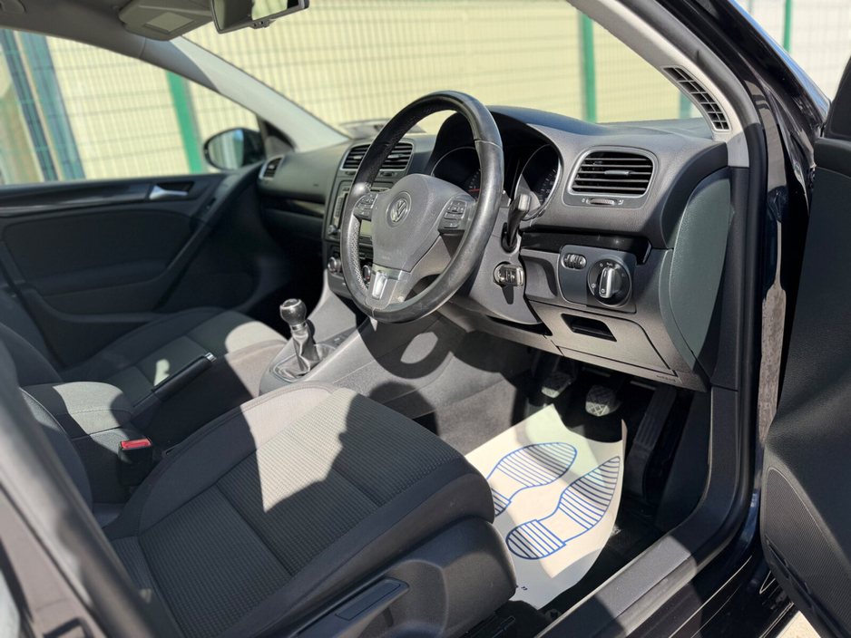 2012 Volkswagen Golf - image 9