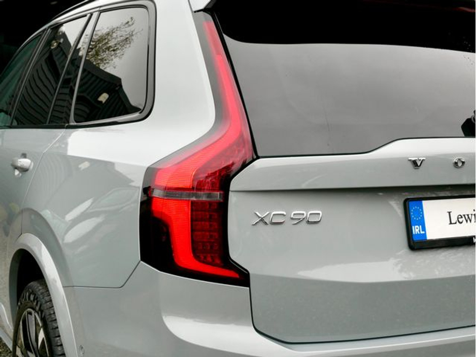 2026 Volvo XC90 - image 14
