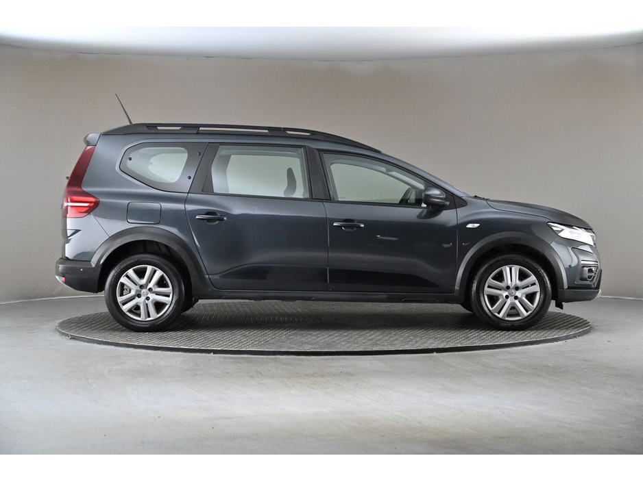 2022 Dacia Jogger - image 11