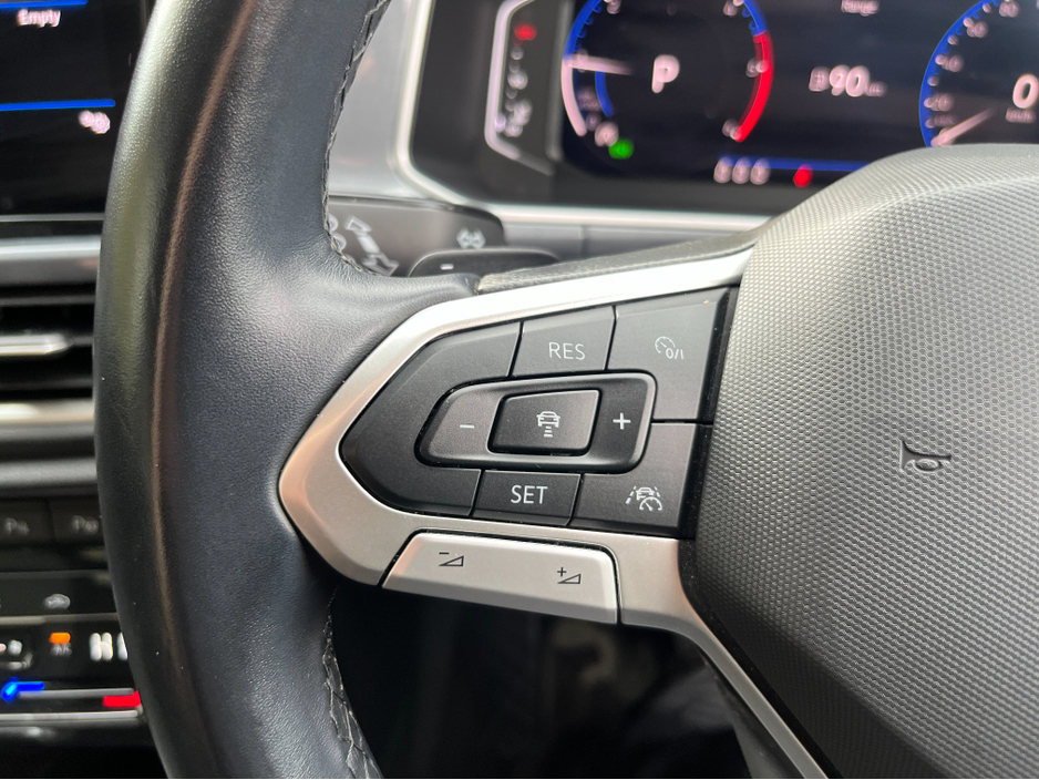 2023 Volkswagen T-Roc - image 21