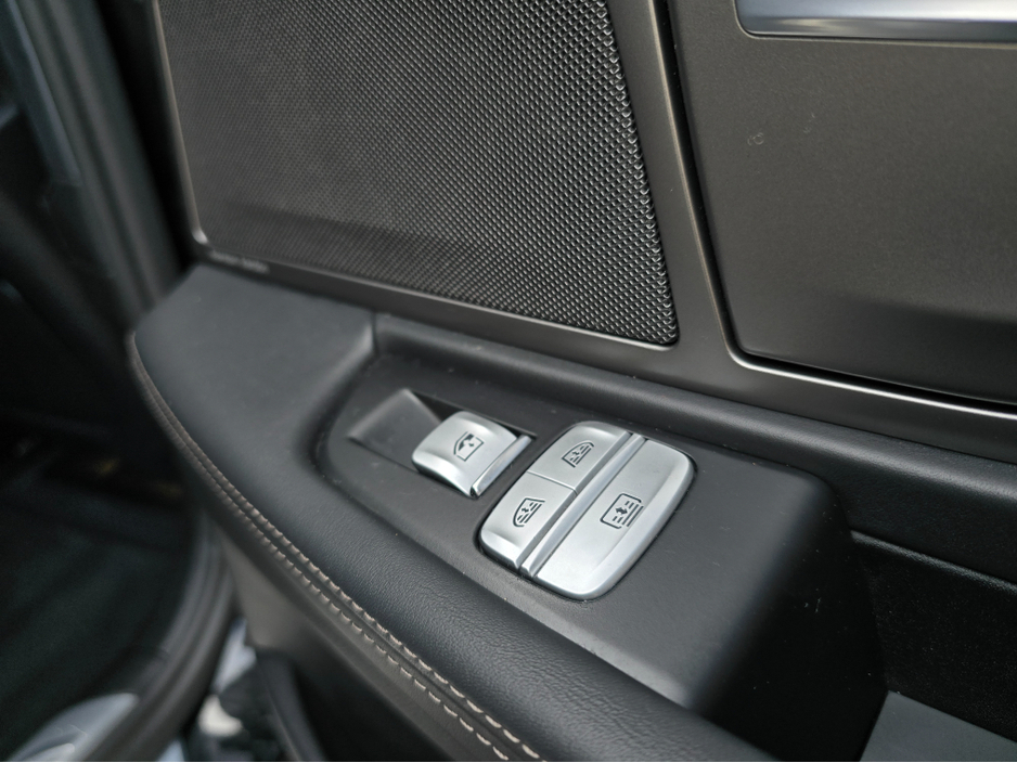 2018 BMW 7 Series - image 33