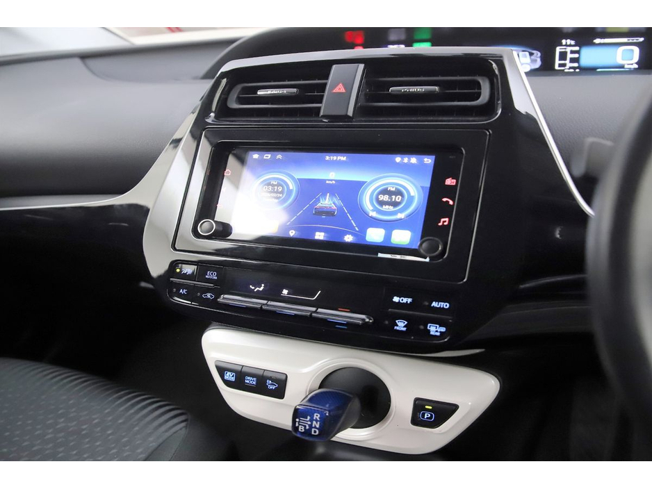 2017 Toyota Prius - image 19