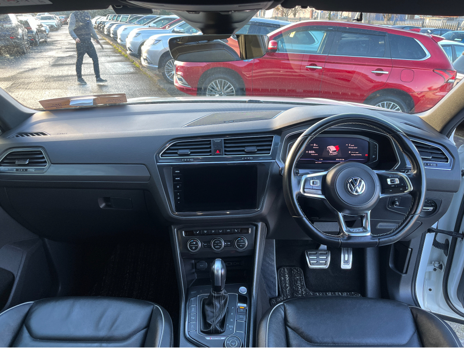 2020 Volkswagen Tiguan R-LINE 4MOTION AUTOMATIC 2.0 DIESEL //LOW MILES//MASSIVE SPEC//FULL LEATHER//DYNAUDIO SOUND SYSTEM//360 PARKING CAMERAS//HEAD UP DISPLAY// €34,950