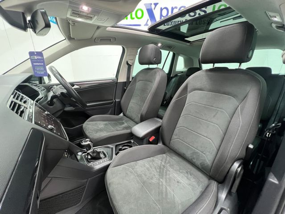 2023 Volkswagen Tiguan - image 10