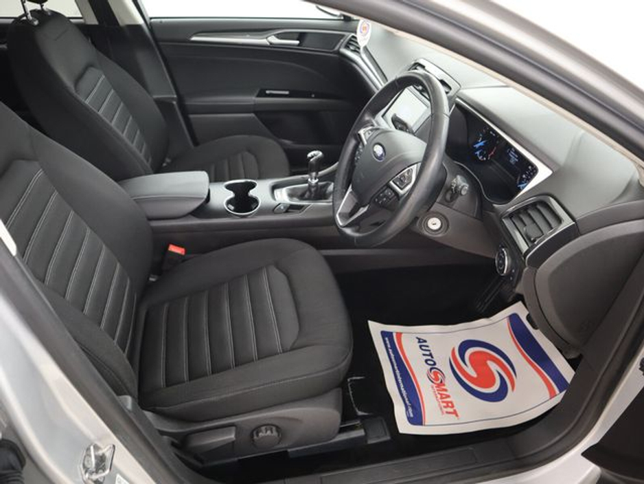 2020 Ford Mondeo - image 11