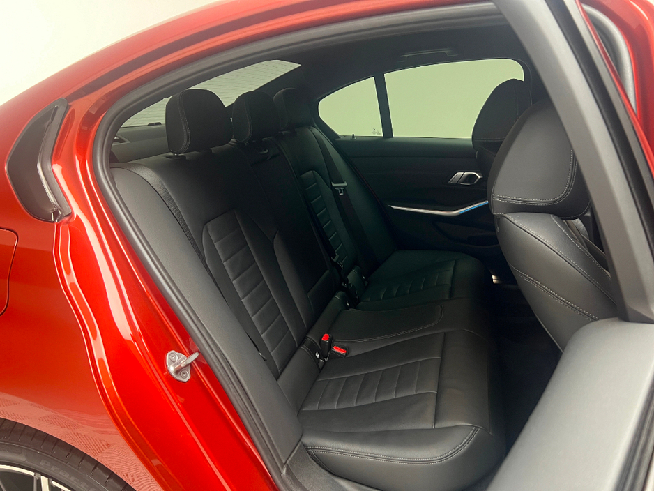 2022 BMW 3 Series 330E M SPORT €27,990