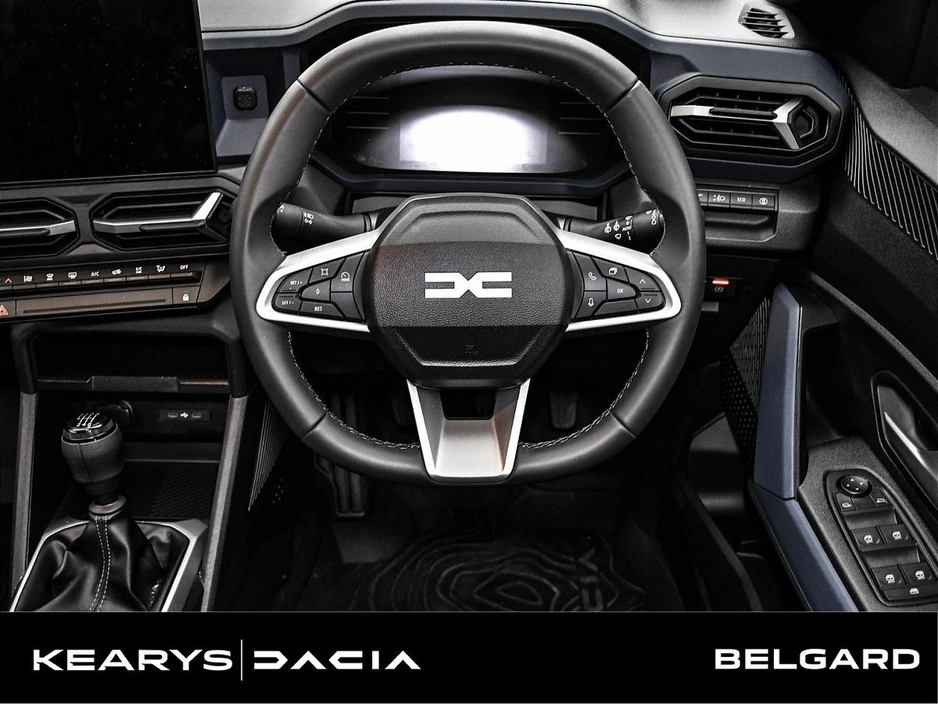 2026 Dacia Duster Expression MHEV 140 E06X DEMO €30,710