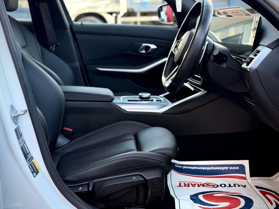 2025 BMW 3 Series - image 16