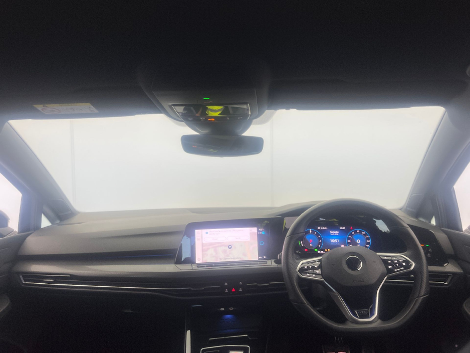 2022 Volkswagen Golf - image 2