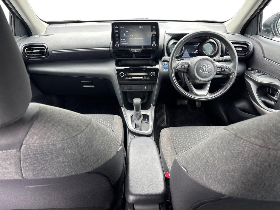 2023 Toyota Yaris Cross - image 8