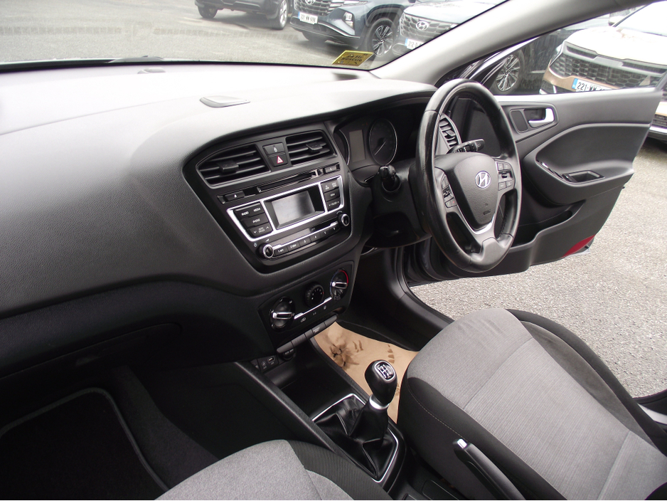 2016 Hyundai i20 - image 10