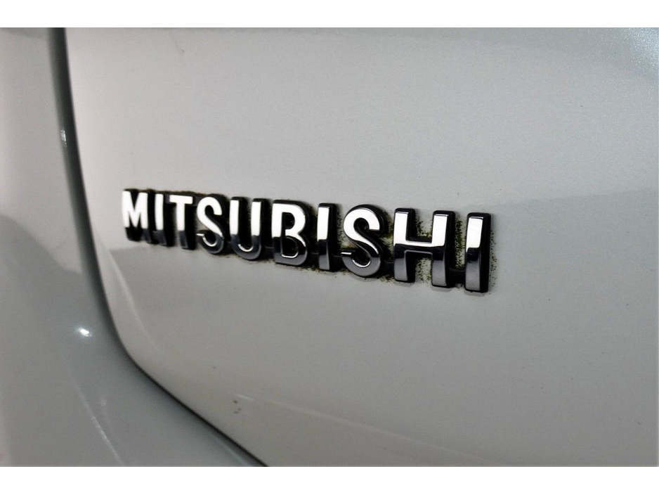 2018 Mitsubishi Outlander - image 32