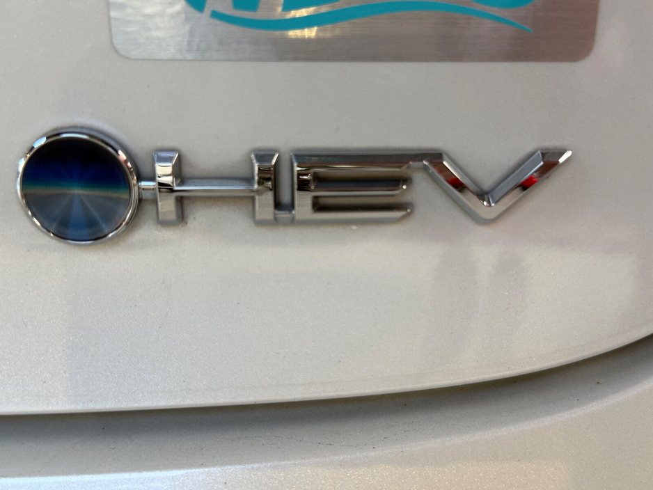 2023 Toyota Prius - image 12