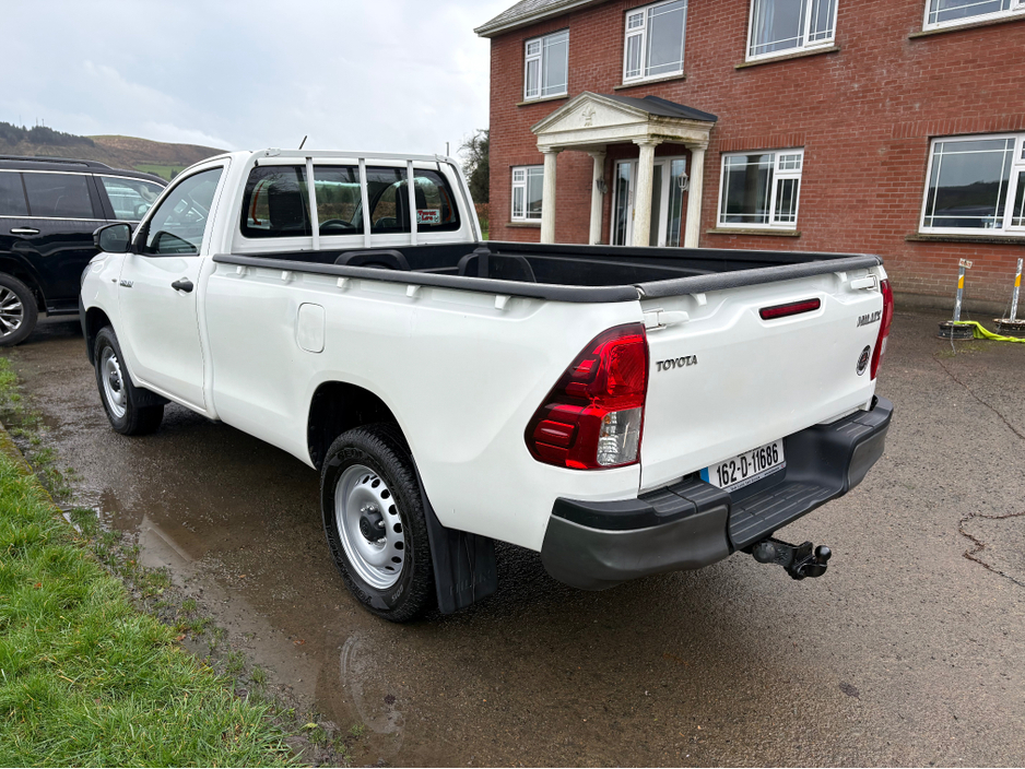 2016 Toyota Hilux - image 6