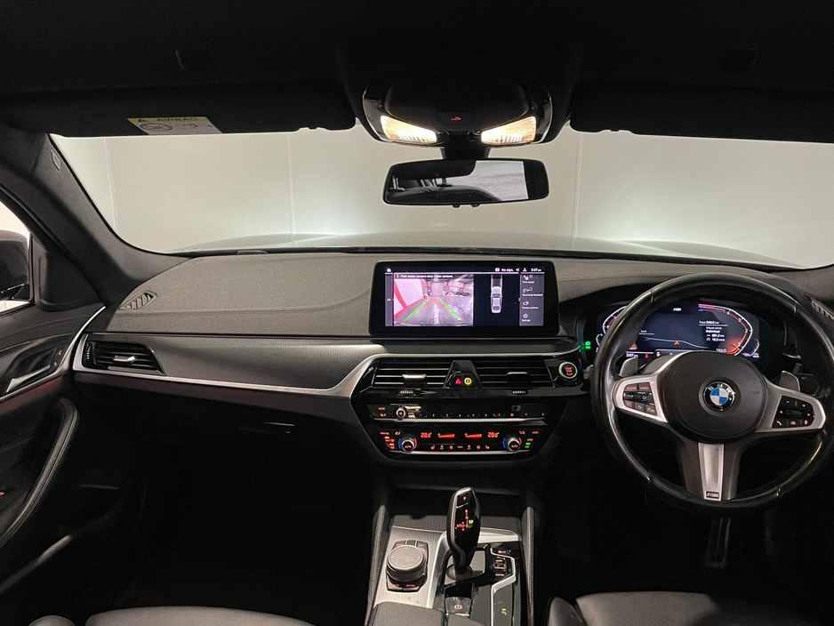 2022 BMW 5 Series - image 15