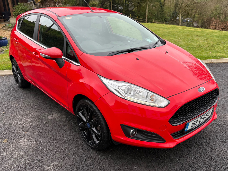 2016 Ford Fiesta - image 2