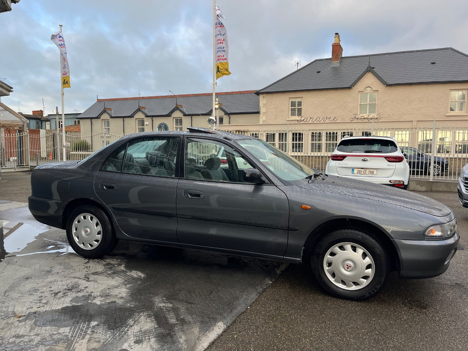 1994 Mitsubishi Galant - image 4