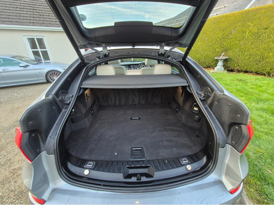 2016 BMW 5 Series - image 13