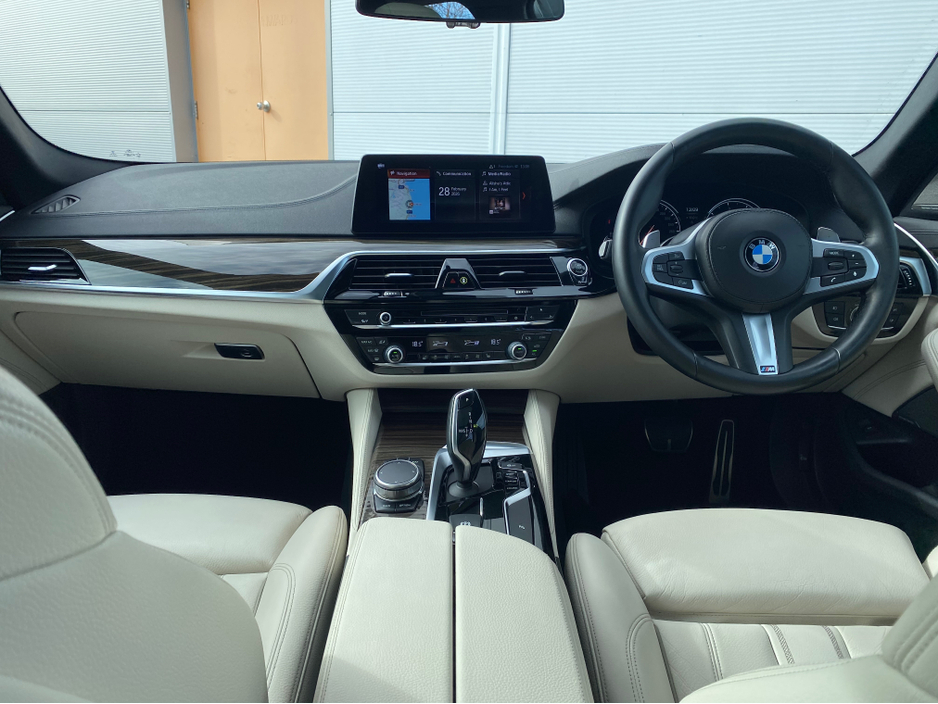 2018 BMW 5 Series - image 3