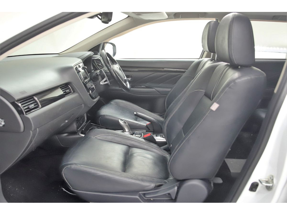 2016 Mitsubishi Outlander 2.0 PHEV 4WD 5SEATS 160BHP *LEATHER*EL.SUNROOF*360 PAN CAM* €17,490