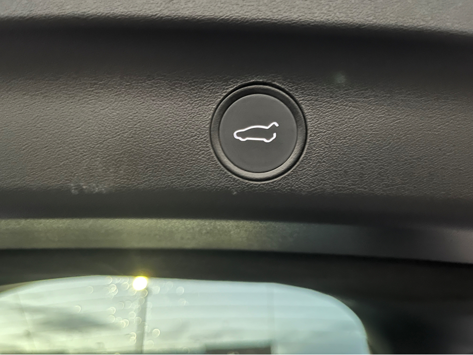 2024 Tesla Model Y - image 17