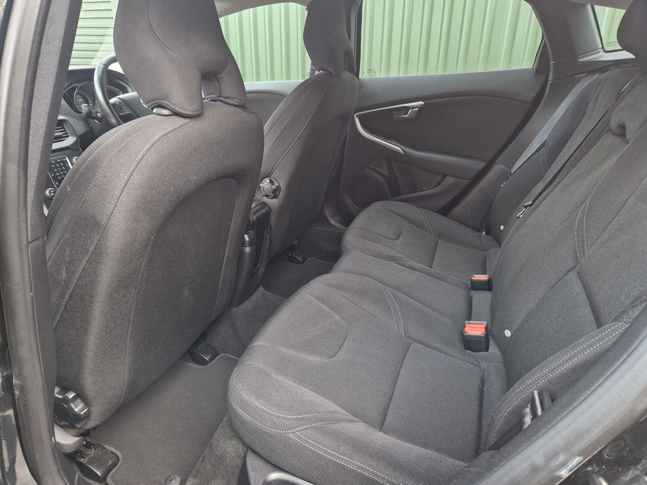 2013 Volvo V40 - image 15