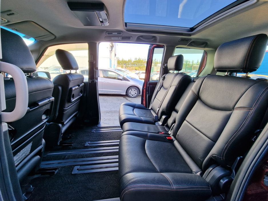 2016 Nissan Serena - image 15