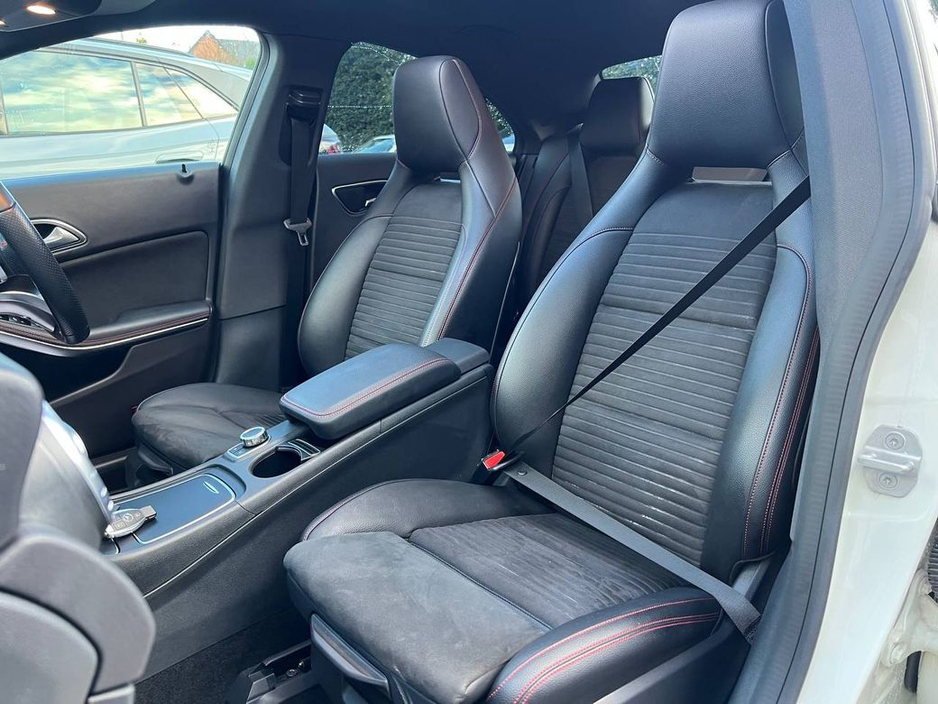 2018 Mercedes-Benz CLA Class AMG-LINE 1.6 AUTO // HIGH SPEC // OPENING PAN ROOF // AMG POWERED HEATED SEATS // 18" AMG ALLOYS €24,950