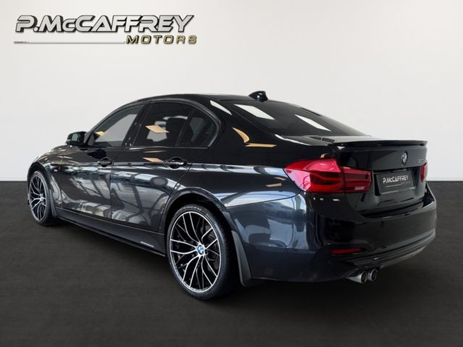 2016 BMW 3 Series - image 7