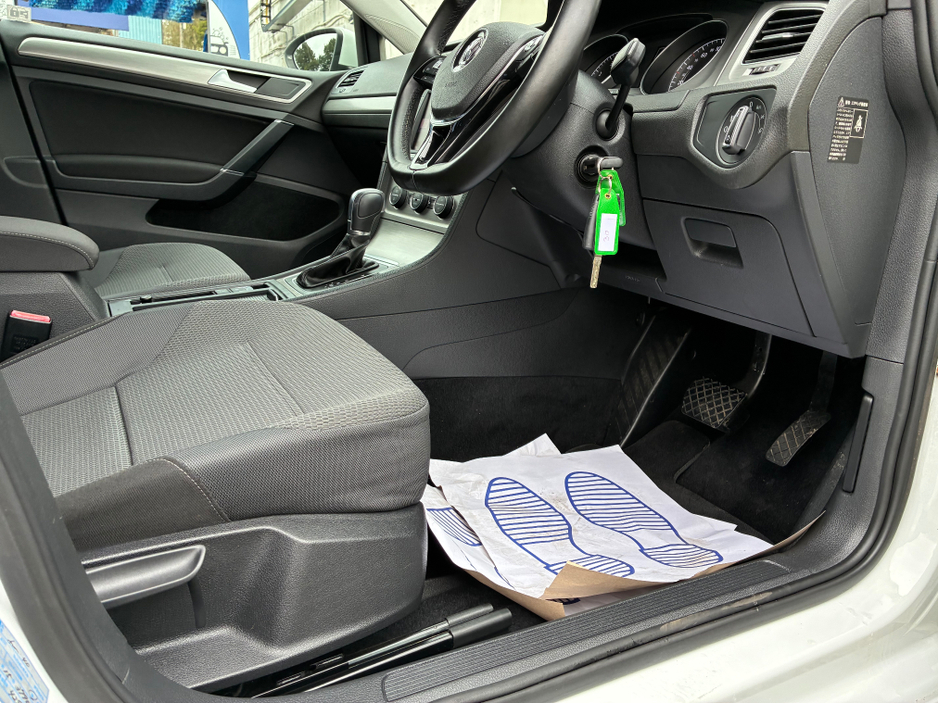 2014 Volkswagen Golf - image 10