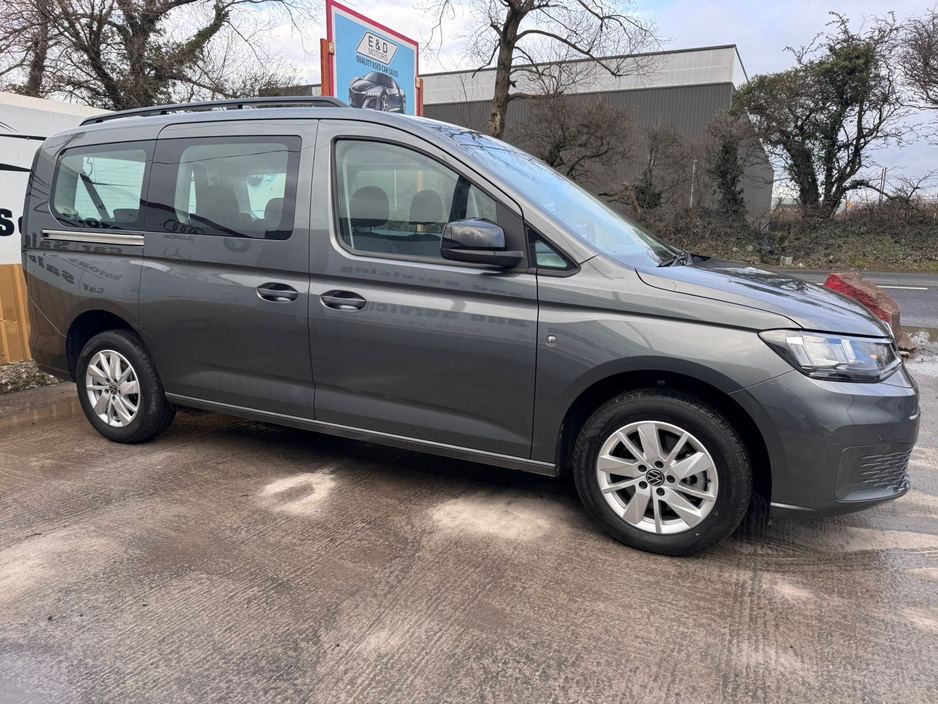 2025 Volkswagen Caddy Maxi Life LIFE TDI 122BHP A7F 5DR A €42,500