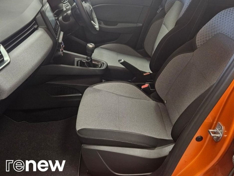 2025 Renault Clio - image 5
